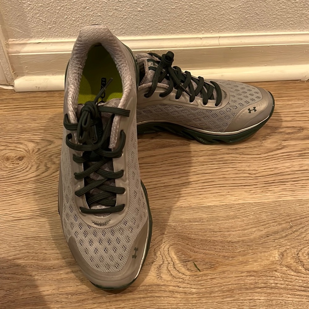 Under Armour Sneakers